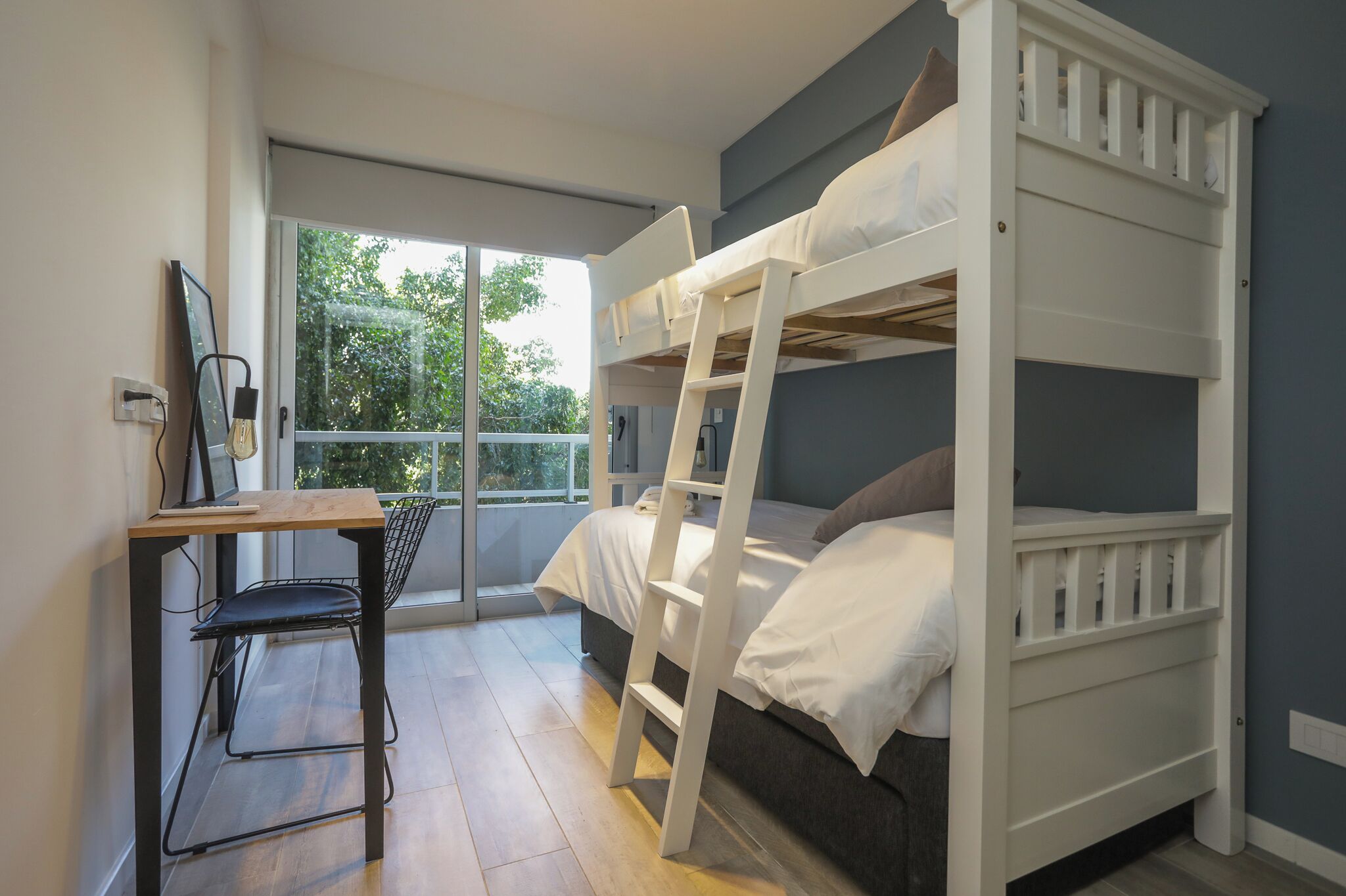 2 habitaciones, tabla de planchar con plancha, wifi y ropa de cama 