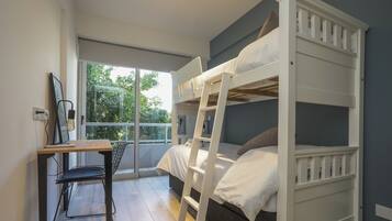 2 habitaciones, tabla de planchar con plancha, wifi y ropa de cama