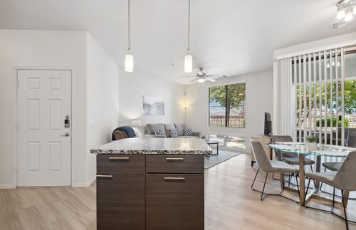Pure Suites Gilbert Pool, Gym, Spa, Volleyball