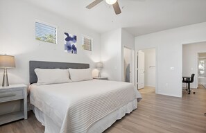 2 makuuhuonetta, työpöytä, silitysrauta/-lauta, ilmainen Wi-Fi