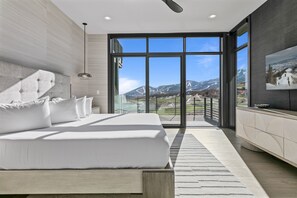 5 bedrooms, WiFi, bed sheets