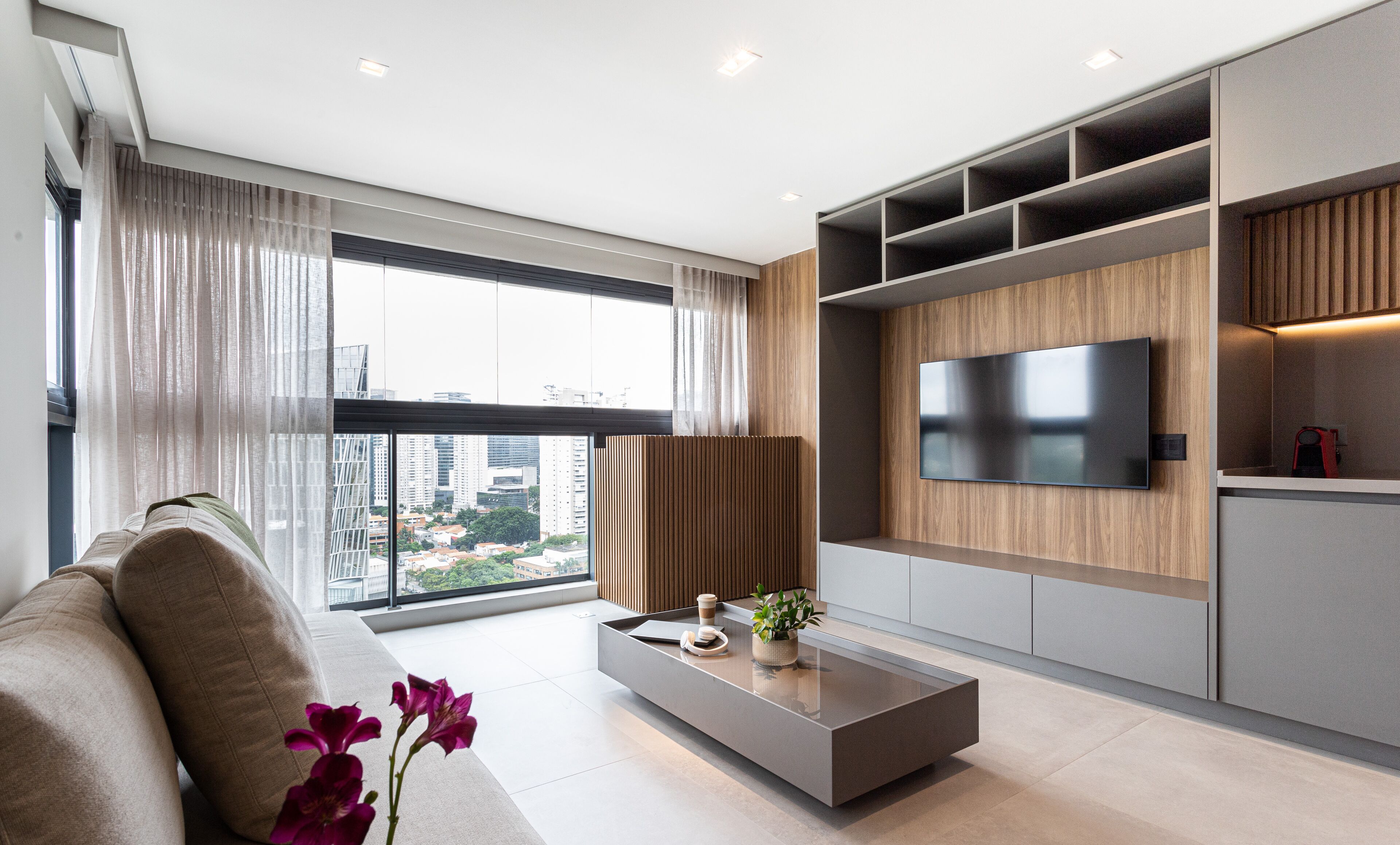 家庭公寓 | 起居区 | 42-英寸电视（配备数码频道）