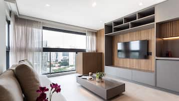 Family Apartment | Living area | 42-inch TV with digital channels