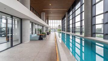 Hồ bơi trong nhà, hồ bơi ngoài trời