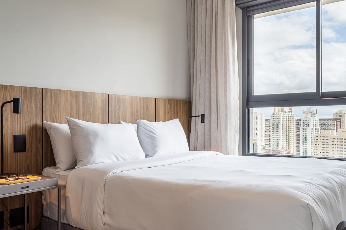 Apartamento | Cofres nos quartos, espaço de trabalho para notebook, Wi-Fi de cortesia