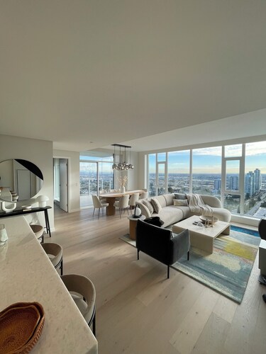 Luxurious apartment featuring a stunning 270-degree panoramic city view.