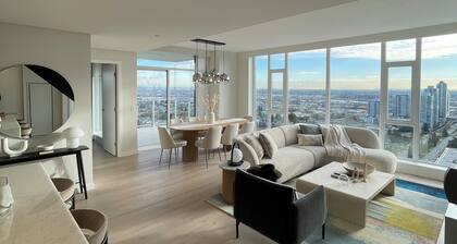 Luxurious apartment featuring a stunning 270-degree panoramic city view.