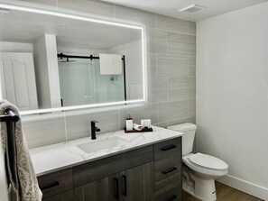 Shower, hair dryer, towels, soap - Resort living in Scottsdale w heated pool #124 (Scottsdale)