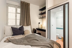 3 makuuhuonetta, työpöytä, silitysrauta/-lauta, ilmainen Wi-Fi