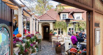 Old Town Stylish 3 BDR Apartment Next to Charles Bridge