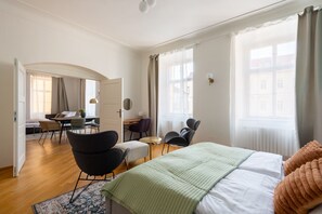 4 bedrooms, desk, iron/ironing board, free WiFi