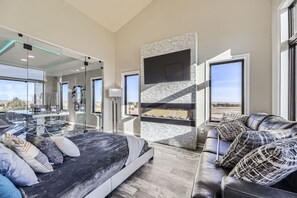 4 bedrooms, desk, iron/ironing board, WiFi