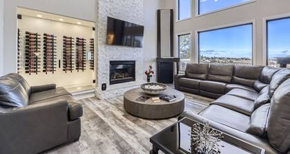 Mountain Top Mansion w/Bar, B-ball Court, Hot Tub, 6BR, 3FB, 2HB, 2 Air mattress