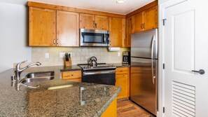 Fridge, microwave, oven, stovetop - Marriotts Timber Lodge, 2BR/2BA Villa, Sleeps 8, Located at the Heavenly Gondola (South Lake Tahoe)
