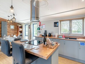 Lava-louças, cadeirão de bebê