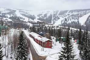 A snow-covered mountain town with buildings and a road curving through it. - Schweitzer Mountain 3 bd Getaway (Sandpoint)