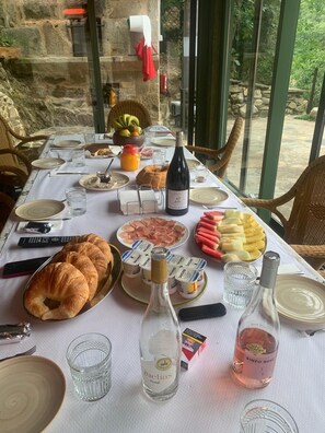 Free daily self-service breakfast  - Casa Escondida Aveiga (Chantada)