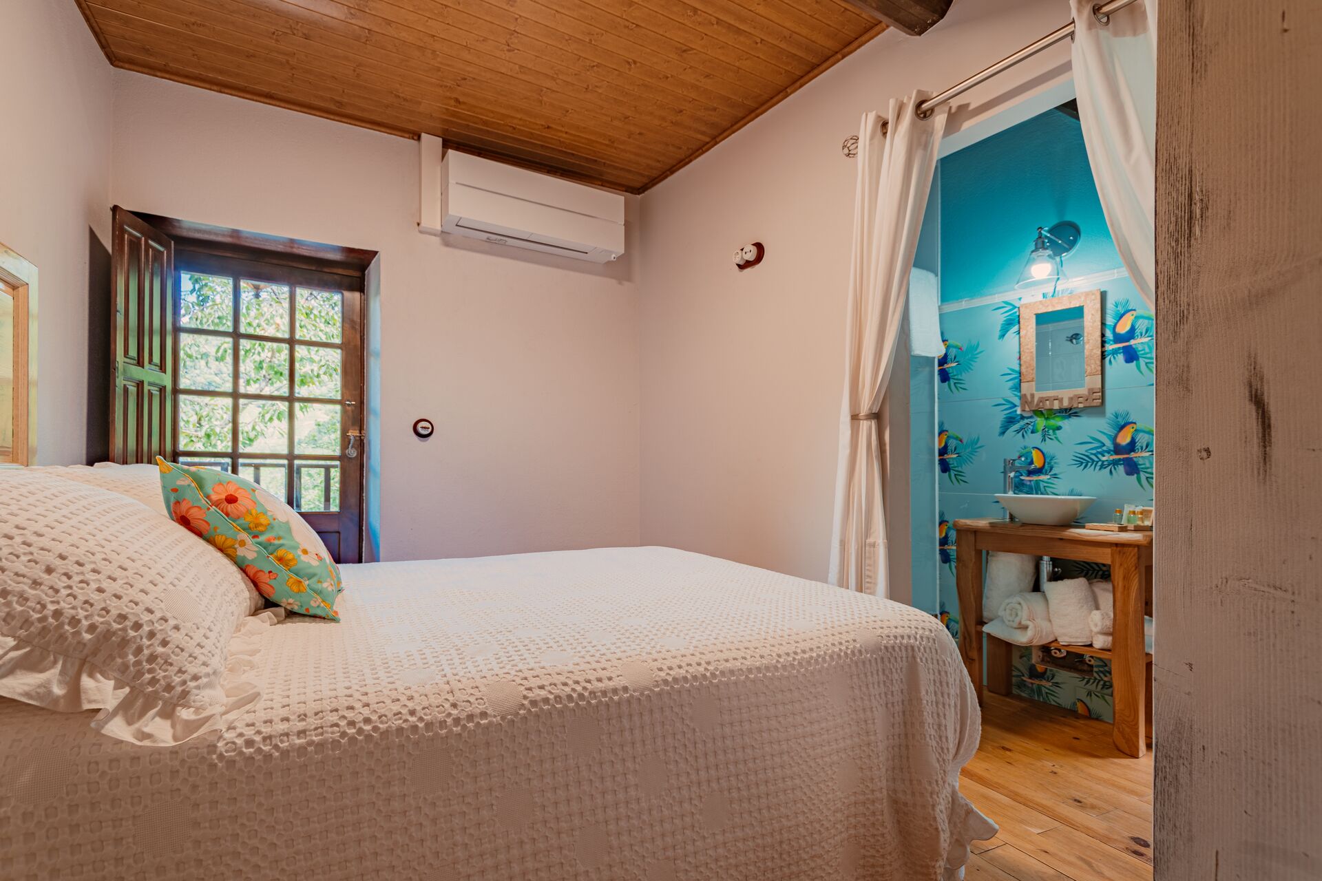 Cottage, terras, uitzicht op rivier | Een strijkplank/strijkijzer, gratis wifi