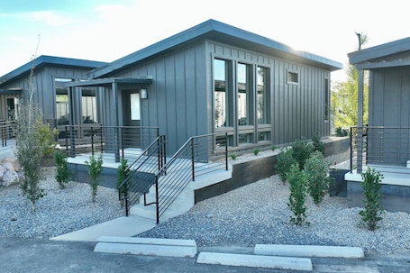 外観. Charming cabin with full RV resort access incl, WiFi in welcoming South Weber