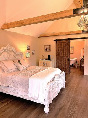 1 bedroom, free WiFi, bed sheets - The French Cottage for a Romantic Getaway (Brevard)