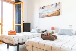 2 slaapkamers, een strijkplank/strijkijzer, gratis wifi, beddengoed