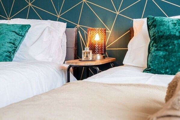 4 bedrooms, iron/ironing board, Internet, bed sheets