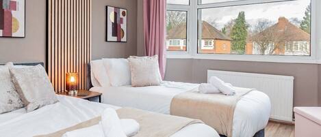 4 Schlafzimmer, Bügeleisen/Bügelbrett, WLAN, Bettwäsche