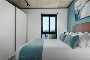 1 chambre, coffres-forts dans les chambres, fer et planche à repasser