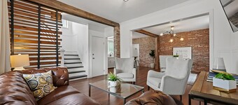 4 Bedroom Luxury House, Free Parking, LRT, Kitchener Downtown, near Chicopee SKI