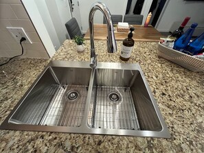 Dining - 3 Bedroom Family Friendly Condo. Heated pool and hot tubs. (Canmore)