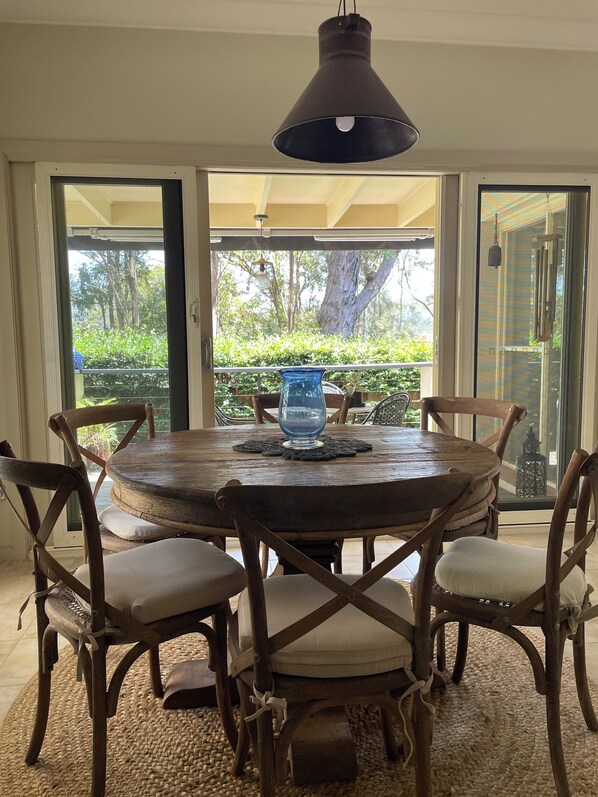 Dining - Bush outlook, Close to Transport, Shops and Cafe's, Beaches and Pittwater (Mona Vale)