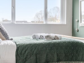 3 bedrooms, iron/ironing board, free WiFi, bed sheets