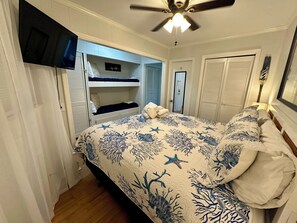 1 bedroom, desk, iron/ironing board, WiFi