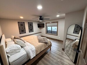 5 bedrooms, desk, iron/ironing board, free WiFi