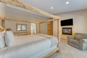 4 bedrooms, bed sheets - Cherry Hills Spacious Tahoe Cabin With Deck, Fireplace & Open Interiors (South Lake Tahoe)