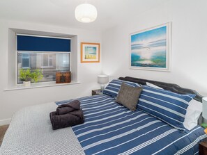 3 عدّة غرف نوم وواي فاي مجانًا وملاءات أسرّة