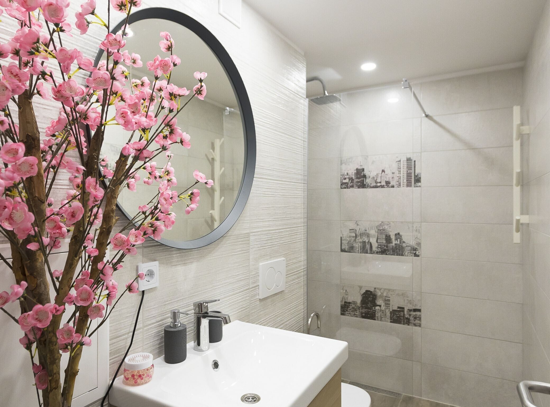 Een douche, een haardroger, handdoeken