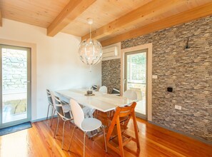 Dining - Family-Friendly Serene Retreat Holiday Home - Four Bedroom Holiday Home with Terrace (Secovlje)