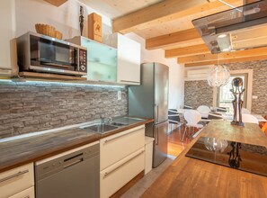 Fridge, microwave, oven, stovetop - Family-Friendly Serene Retreat Holiday Home - Four Bedroom Holiday Home with Terrace (Secovlje)
