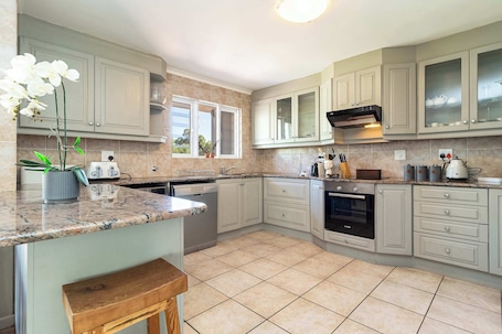 Apartment, Multiple Beds, Pool Access, Ocean View (8 Beach Club ) | Private kitchen | Fridge, microwave, oven, stovetop