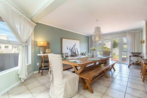 Apartment, Multiple Beds, Pool Access, Ocean View (8 Beach Club ) | Dining