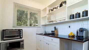 Cabin, 1 Queen Bed, Patio, Mountain View (Garden Cottage - HB ) | Private kitchen | Fridge, microwave, oven, stovetop