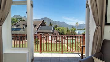 Cabin, 1 Queen Bed, Patio, Mountain View (Garden Cottage - HB ) | Interior