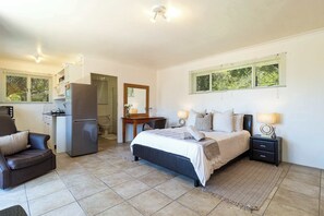 Huisje, 1 queensize bed, terras, uitzicht op bergen (Garden Cottage - HB ) | 1 slaapkamer, individueel gedecoreerd, individueel gemeubileerd