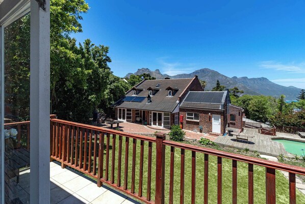 Chalet rustique, 1 grand lit, patio, vue sur la montagne (Garden Cottage - HB ) | Vue de la chambre