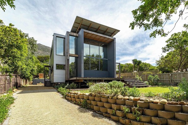 Property grounds - Luxury Eco Haven With Garden Cottage - Hout Bay (Cape Town)