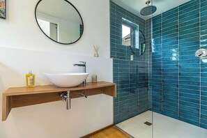 Hus - flera sängar - bubbelpool - utsikt mot bergen (Eco Home ) | Badrum | Lyxtoalettartiklar