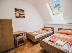 2 bedrooms, iron/ironing board, Internet, bed sheets