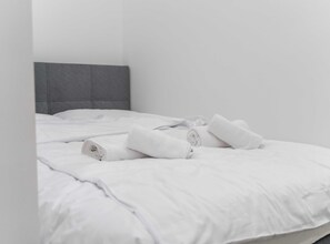 1 bedroom, iron/ironing board, internet, bed sheets