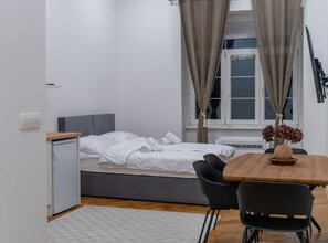 1 bedroom, iron/ironing board, internet, bed sheets